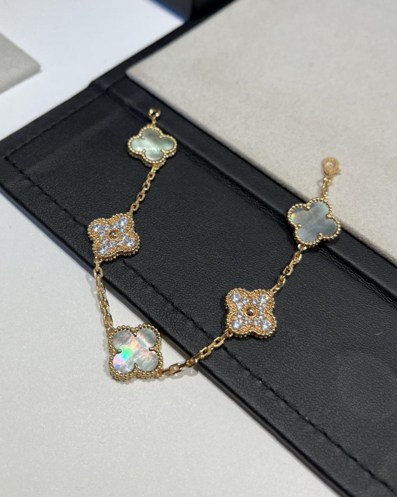 Grey mother of pearl clover bracelet 925